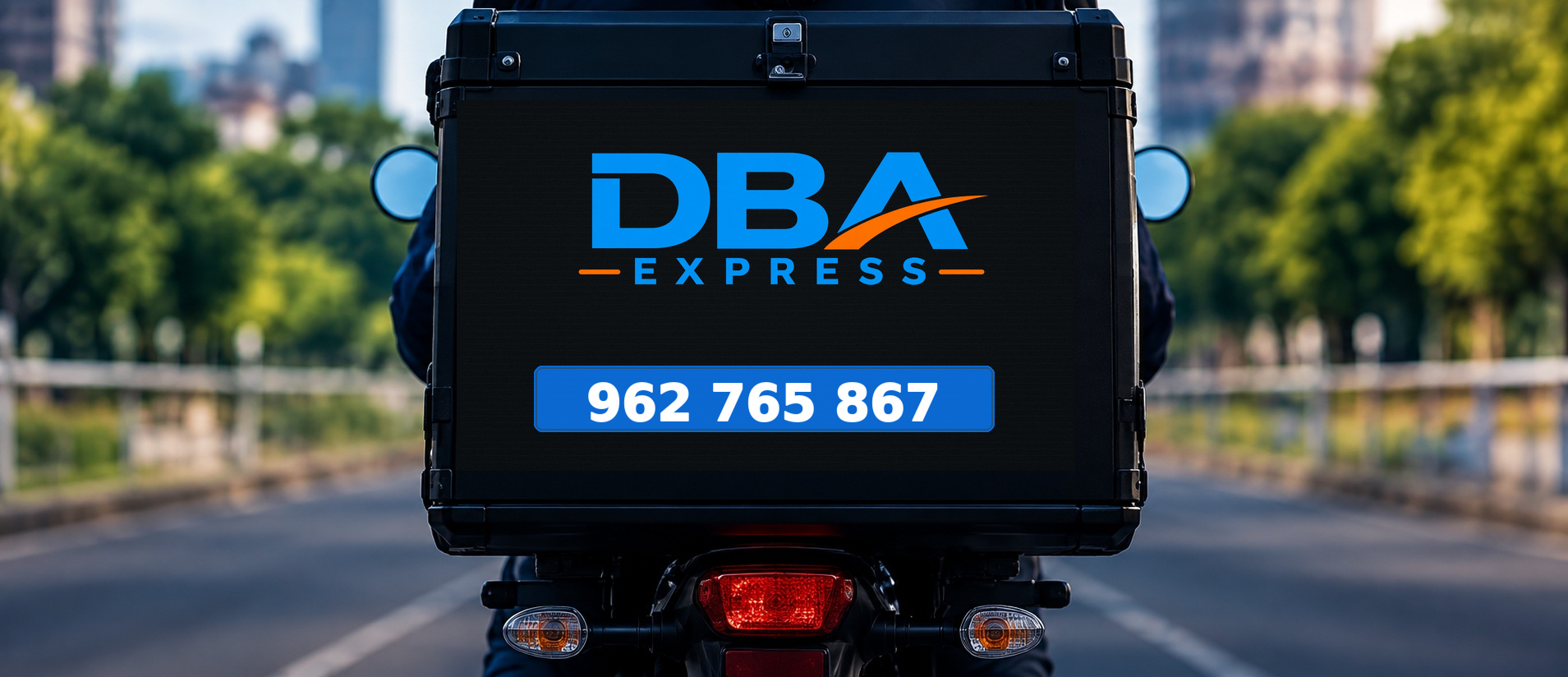 Motorizado DBA Express desde atrás